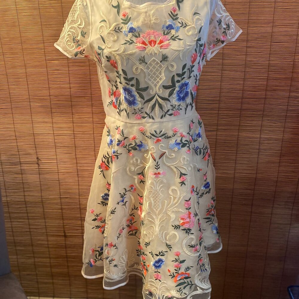 Chicwish Stunning Floral Fully Embroidered Side Zip Dress Size S PTP 18" EUC - Picture 12 of 12